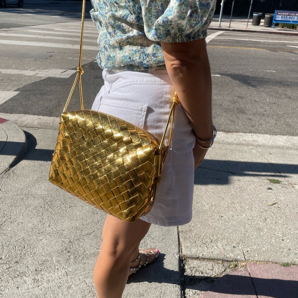 Beautiful buttery gold metallic 100% leather crossbody bag! - Picture 9 of 10